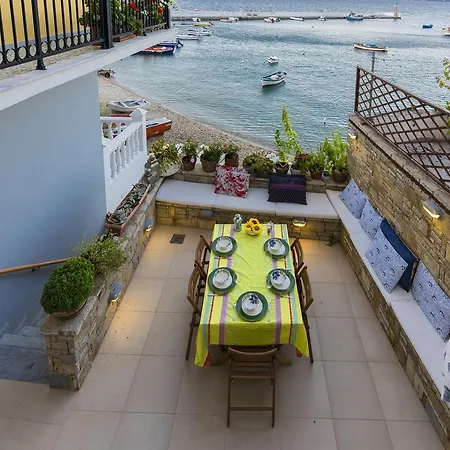 Eftopia Beachfront 2-bedrooms Apartment Kokkari