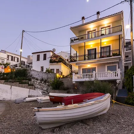 Eftopia Beachfront 2-bedrooms Apartment *
