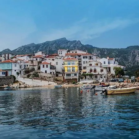 Eftopia Beachfront 2-bedrooms Apartment Kokkari