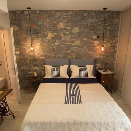 Eftopia Beachfront 2-bedrooms Apartment
