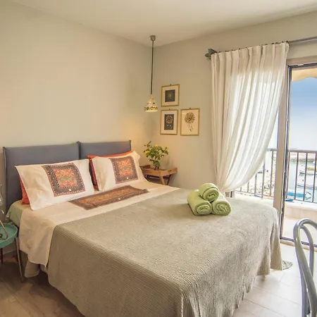 Eftopia Beachfront 2-bedrooms Apartment *