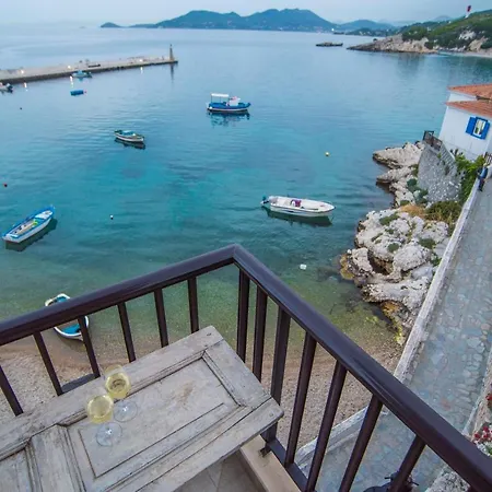 Apartment Eftopia Beachfront 2-bedrooms *